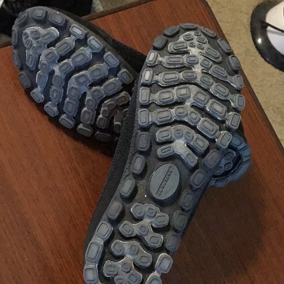 Sketchers Memory Foam Ladies 6 1/2 size. Black color - Picture 2 of 4